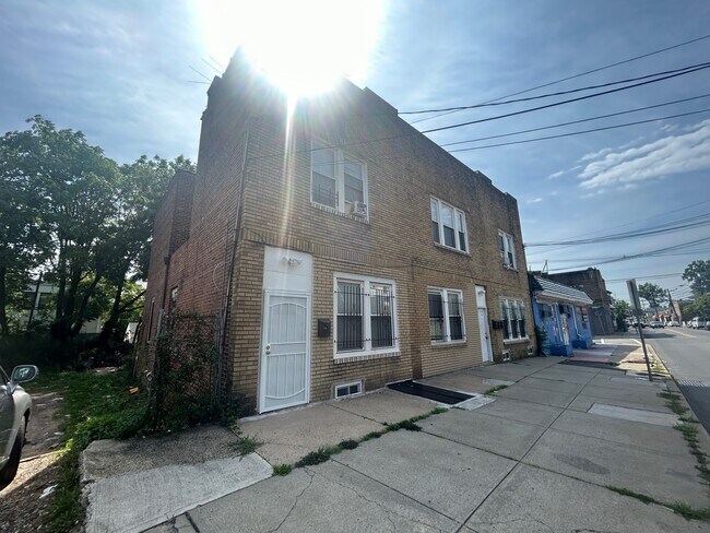 Building Photo - 150 Stuyvesant Ave