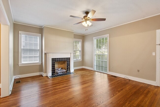 Building Photo - 1815 Linden Pl