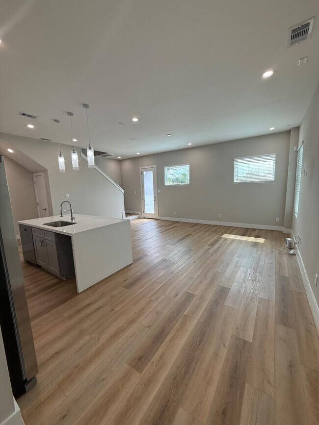 Photo - 8112 Esther Acres Ln House