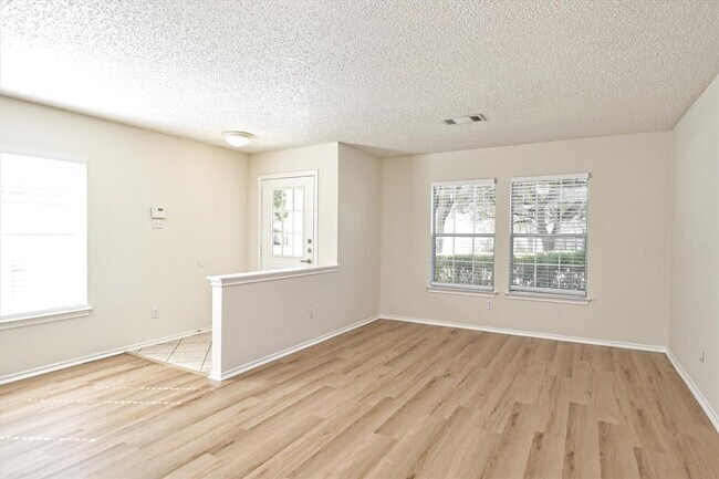 Foto del edificio - 2402 Byfield Dr