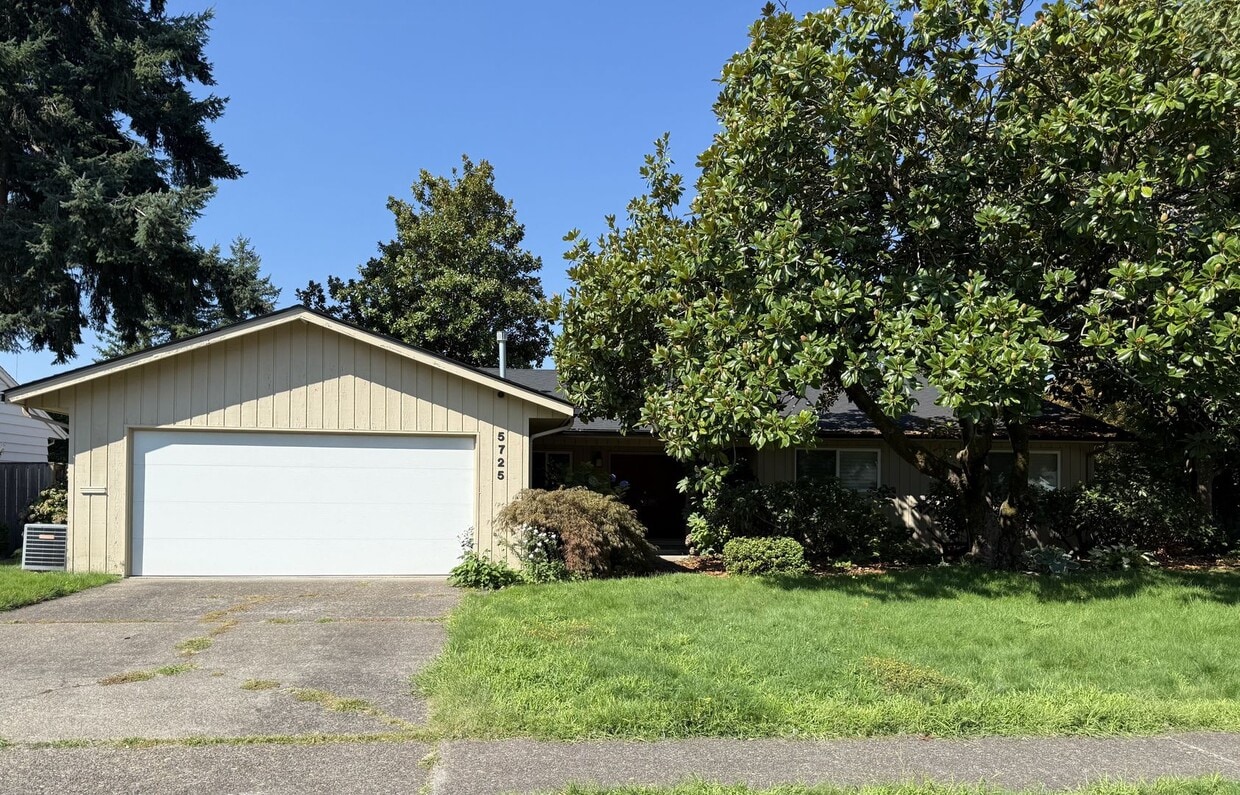 Primary Photo - Beautiful Ranch-style Home In Raleigh Hill...