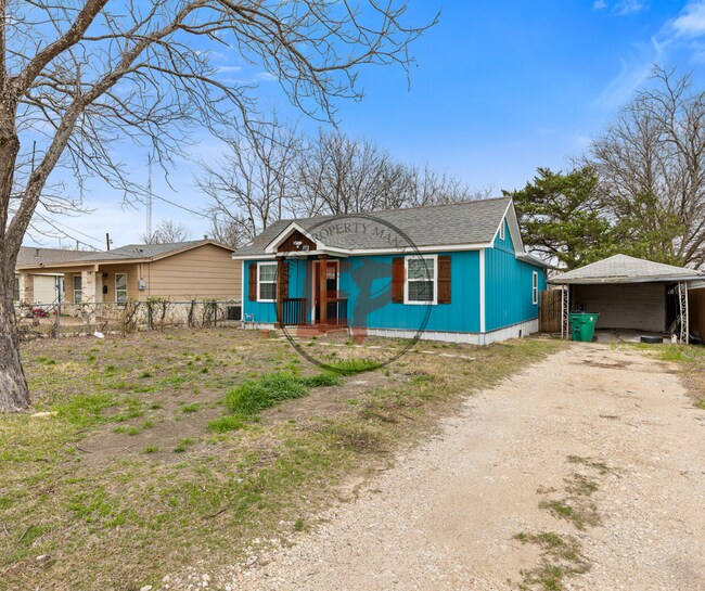 Building Photo - 208 N Waco St