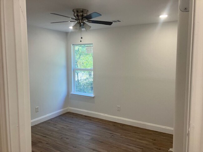 Building Photo - 128 Woodland Trail