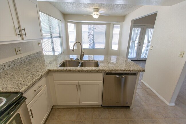 Building Photo - 6407 W MADRAS LN - 2BR 2BA Greenway/67th A...