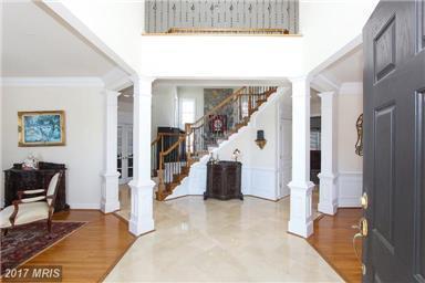 Building Photo - Beautiful single family home in Falls Grov...