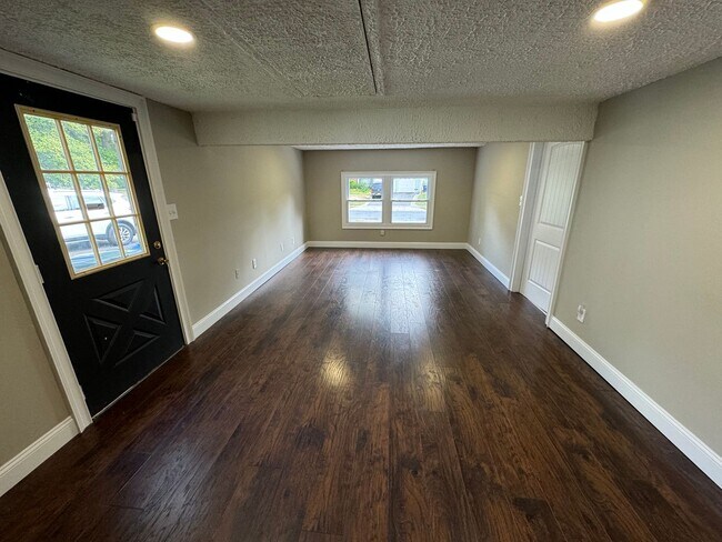 Building Photo - Willingsboro 4 Bedroom House