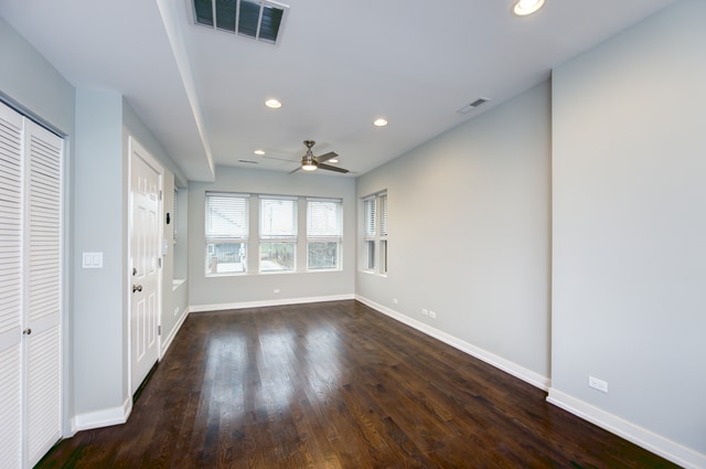 Building Photo - 3015 W Wellington Ave