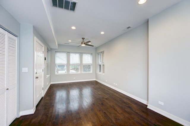 Foto del edificio - 3015 W Wellington Ave