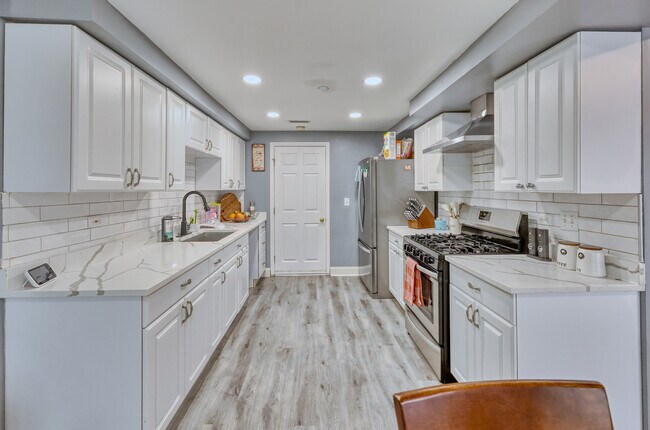 Foto del edificio - 3724 Merrimac Ln E