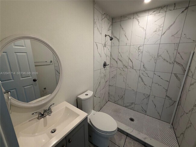 Foto del edificio - 7675 NW 3rd Ave