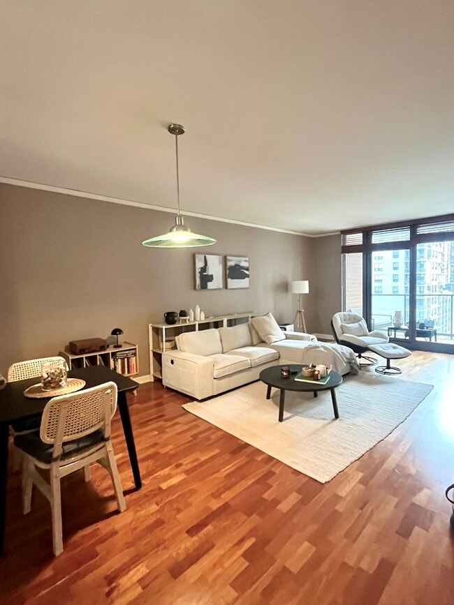 Foto del edificio - 420 E Waterside Dr