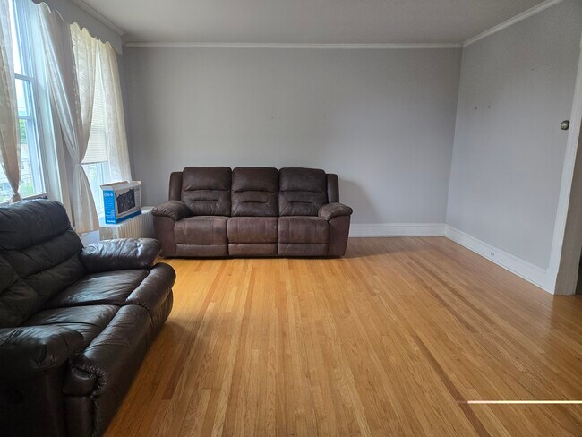 Living room - 1702 Penn Ave