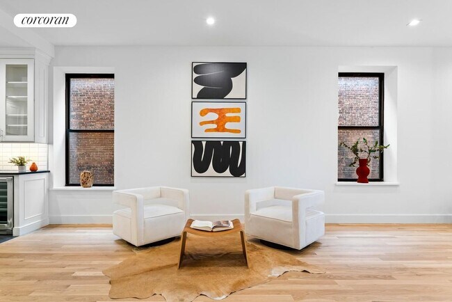 Foto del edificio - 228 W Broadway