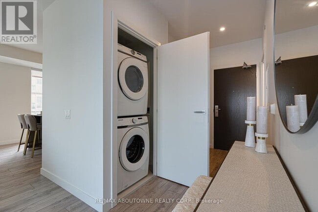 Photo du bâtiment - 125-APH2125 Bronte Rd