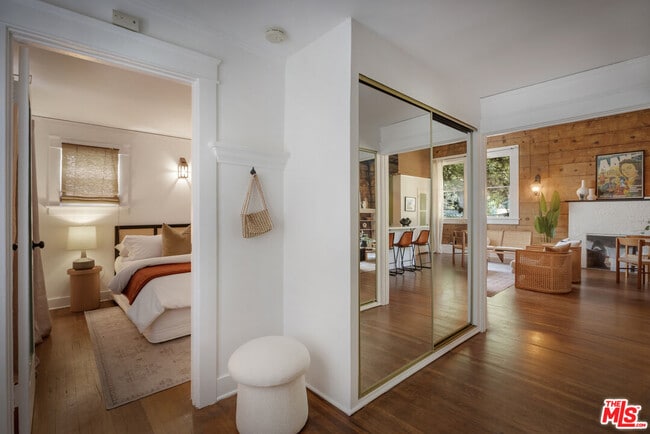 Foto del edificio - 1159 N Fuller Ave