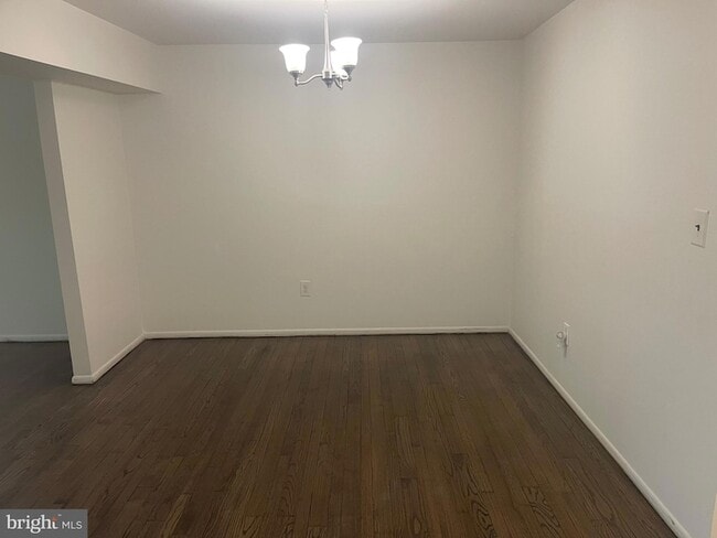 Foto del edificio - 615 Silver Ct