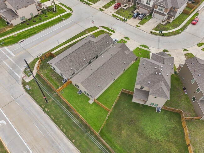 Foto del edificio - 7911 Tuscan Cypress Dr