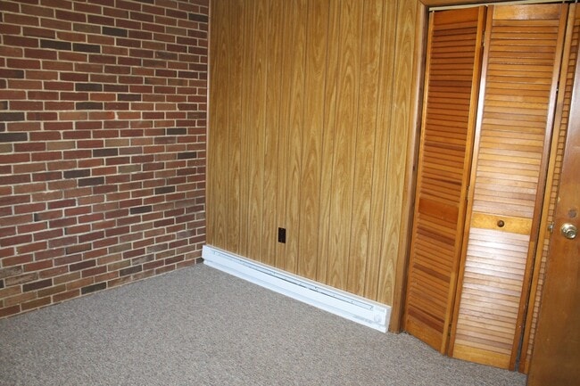 Building Photo - Rear Unit