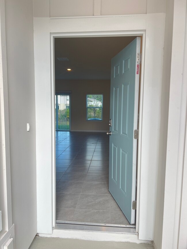 Building Photo - 92 Java Ln