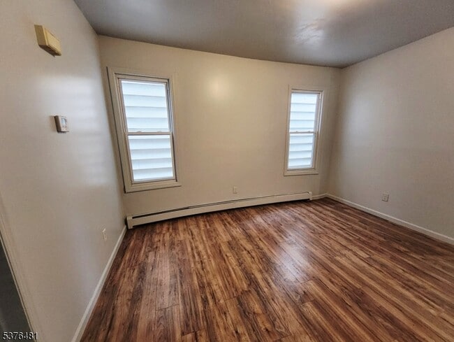 Building Photo - 116 Smith St