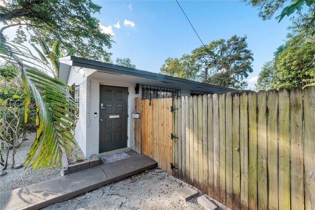 Building Photo - 1821 SW 11th Ct