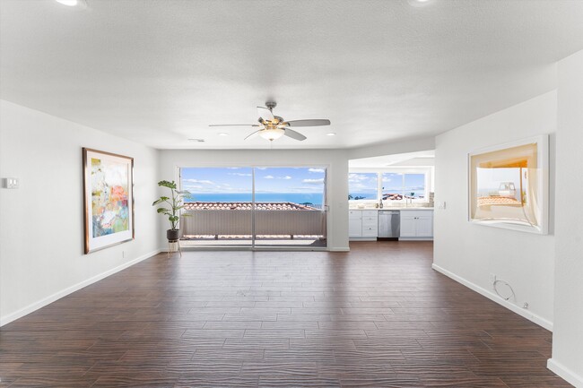 Living room / dining room - 1425 Hillcrest Dr