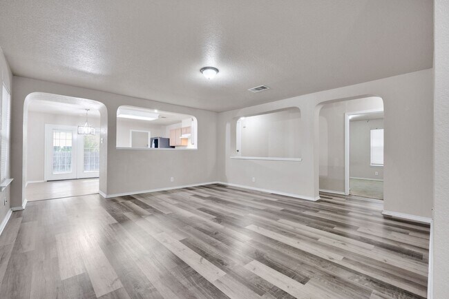 Building Photo - Charming 3-Bedroom, 2-Bath Home in NW San ...