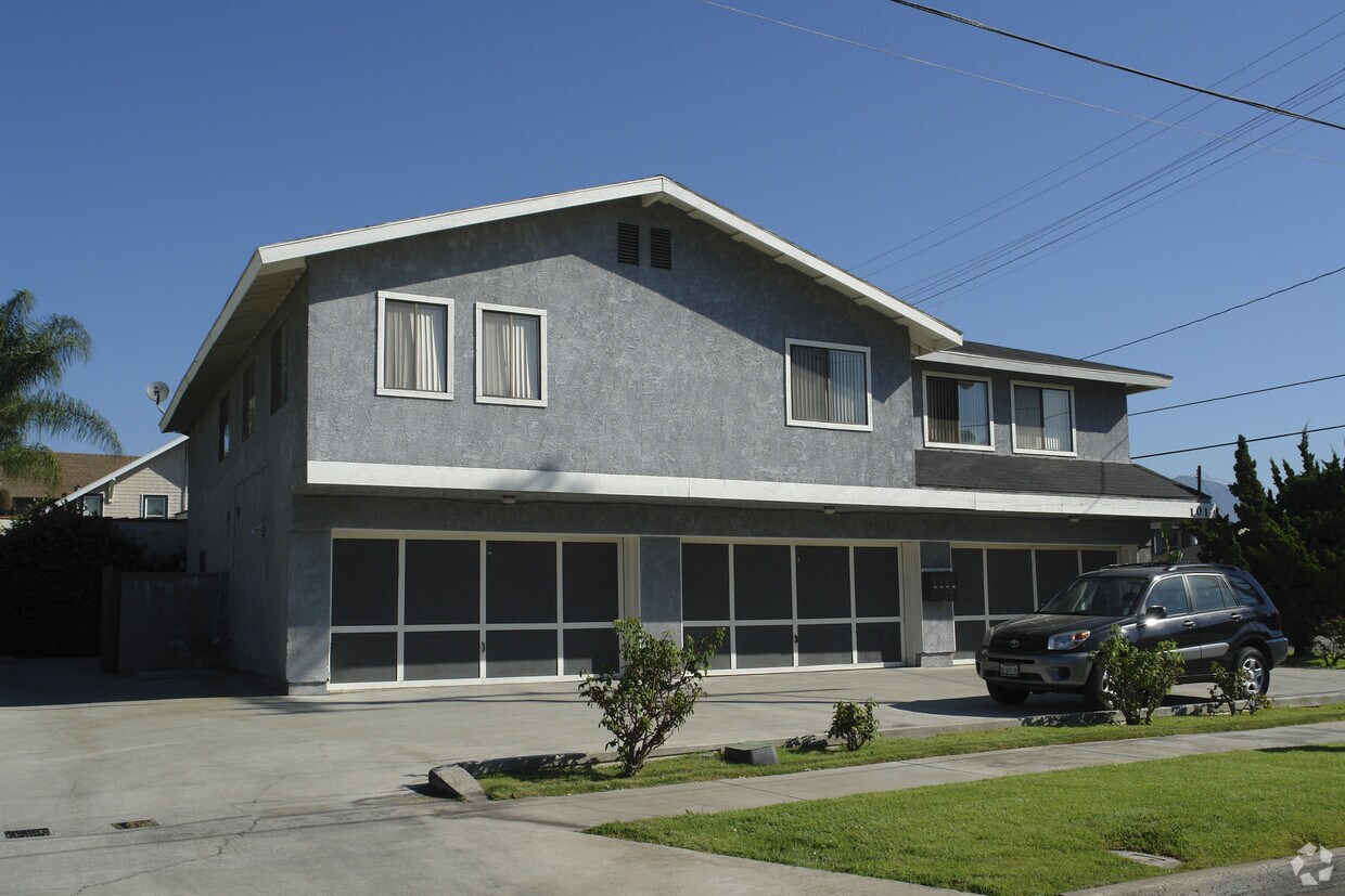 Building Photo - 101 W Live Oak St