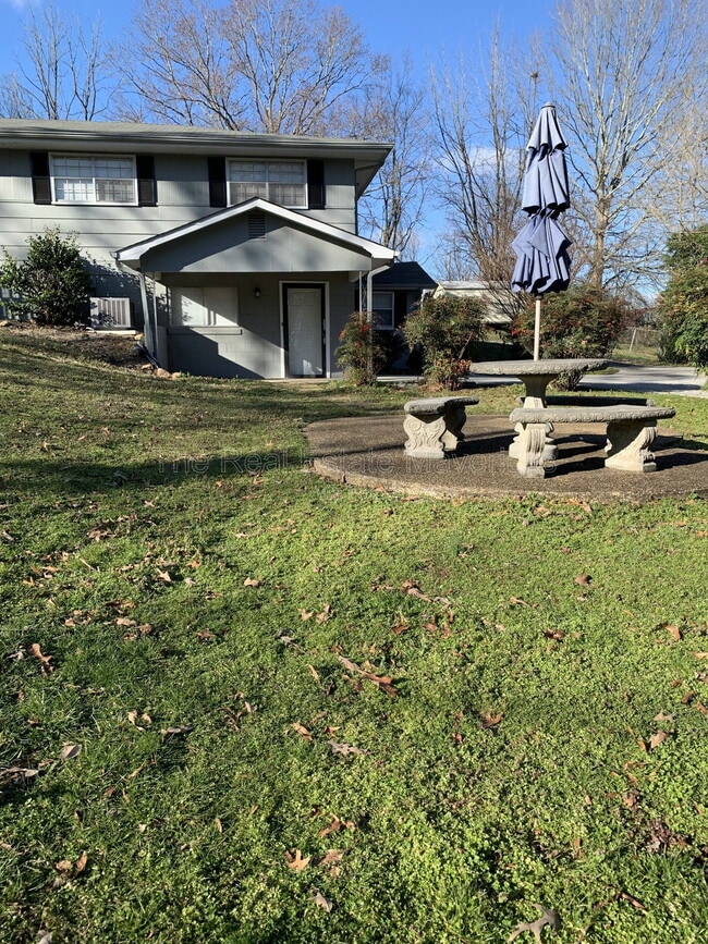 Photo - 409 Longview Dr Townhome