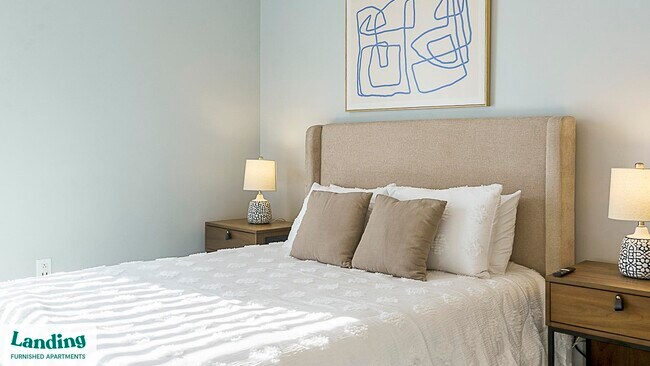 Building Photo - 335 W 9th St