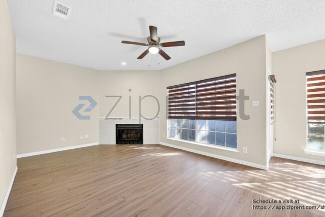 Foto del edificio - 4101 Esters Rd