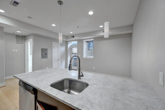 Foto del edificio - 1300 Euclid St NW
