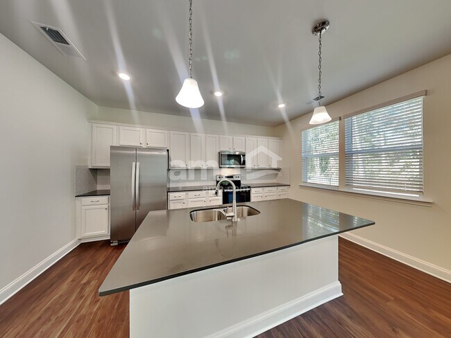 Building Photo - 7421 Garrett Court