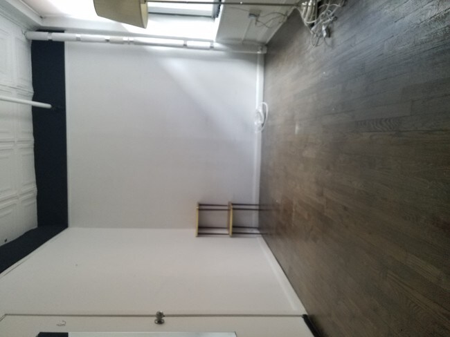 Building Photo - 115 W 23rd St