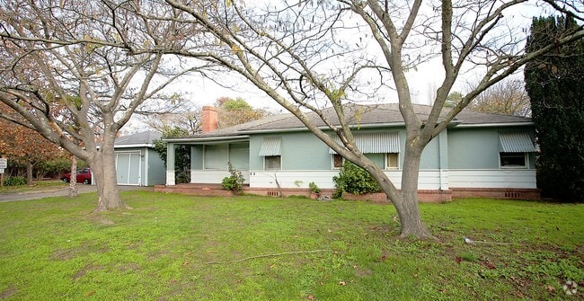 Foto del edificio - 2380 Corby Ave