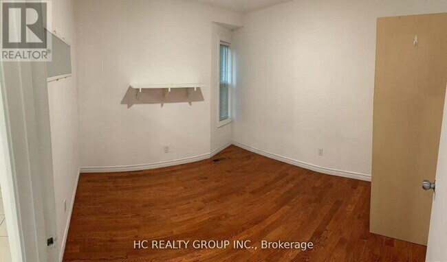 Photo du bâtiment - 562 Bathurst St