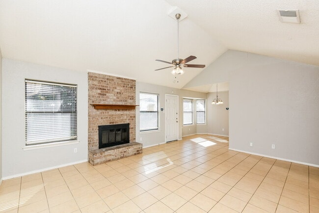 Foto del edificio - 717 Parkwest Blvd