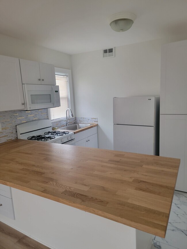 Cocina - 561 De Mott Ave