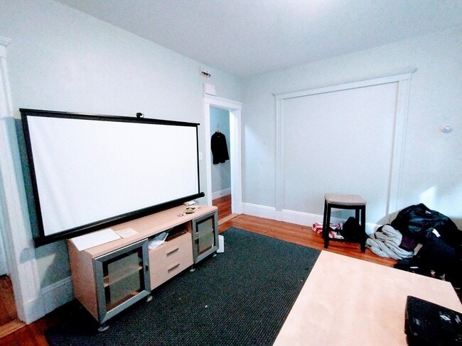 Building Photo - 86 Conwell Ave