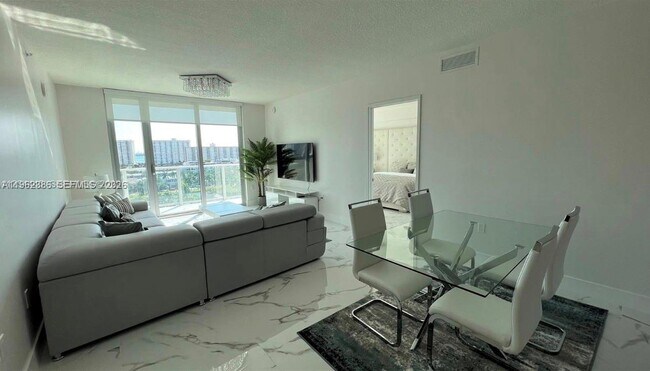 Foto del edificio - 330 Sunny Isles Blvd