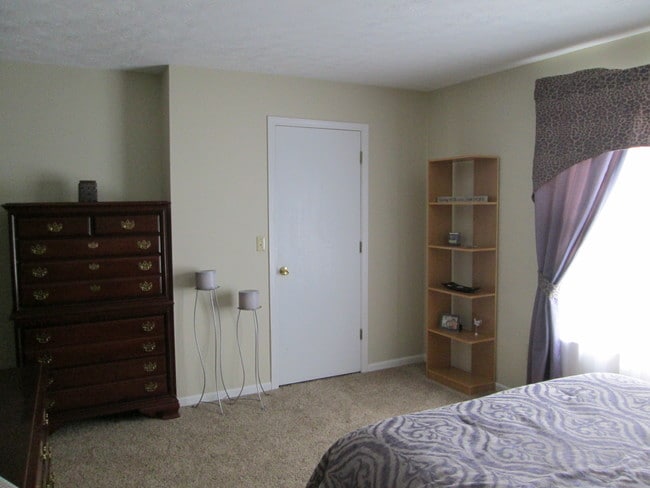 3 Bedroom Master Bedroom - Hunters Run