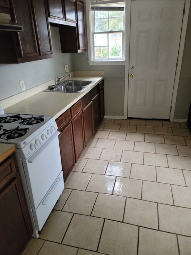 Building Photo - Gulfport 2 Bedroom