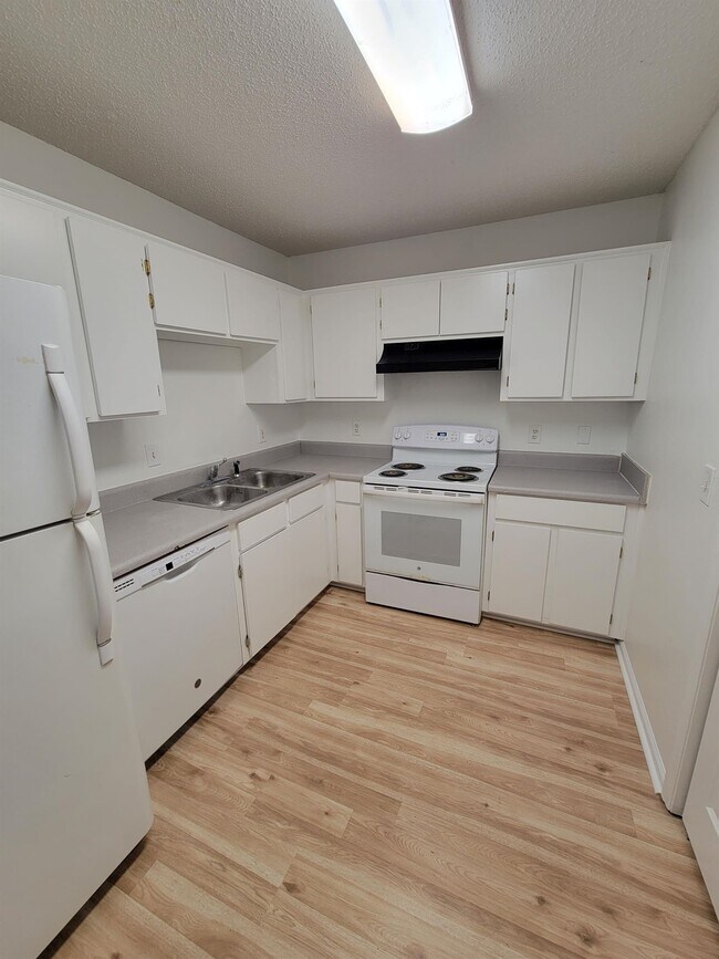Foto del edificio - 1100 Greentree Ct