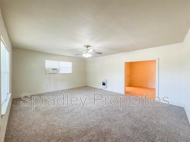 Foto del edificio - 234 W 7th Ave