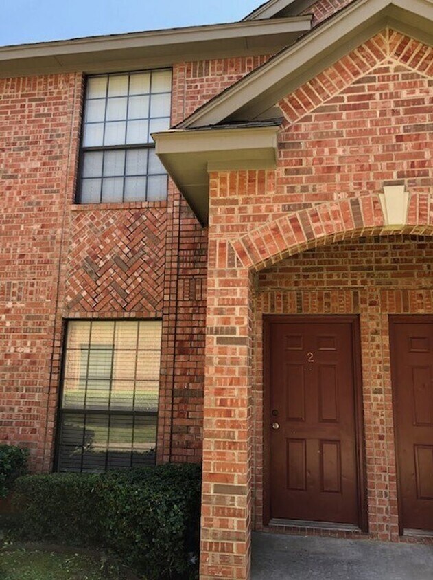 Primary Photo - 2 BEDROOM 2.5 BATH TOWNHOME