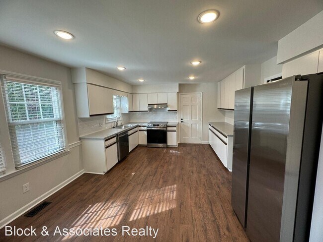 Building Photo - 4 br, 2.5 bath House - 1204 Hillwood Court