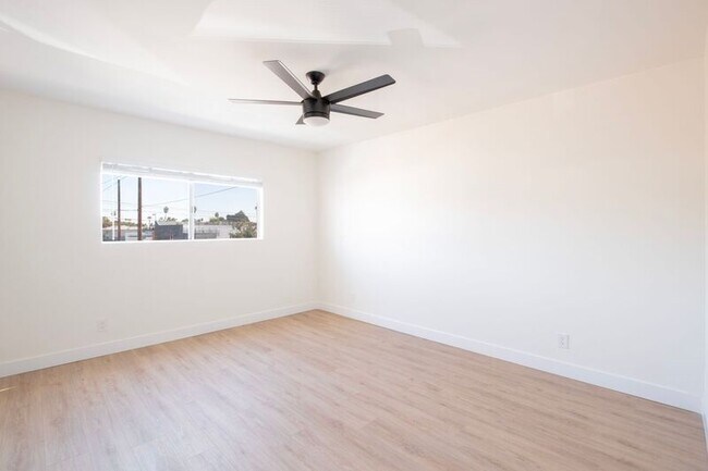Foto del edificio - 5740 Camellia Ave