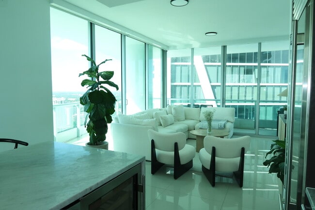 Building Photo - 900 Biscayne Blvd