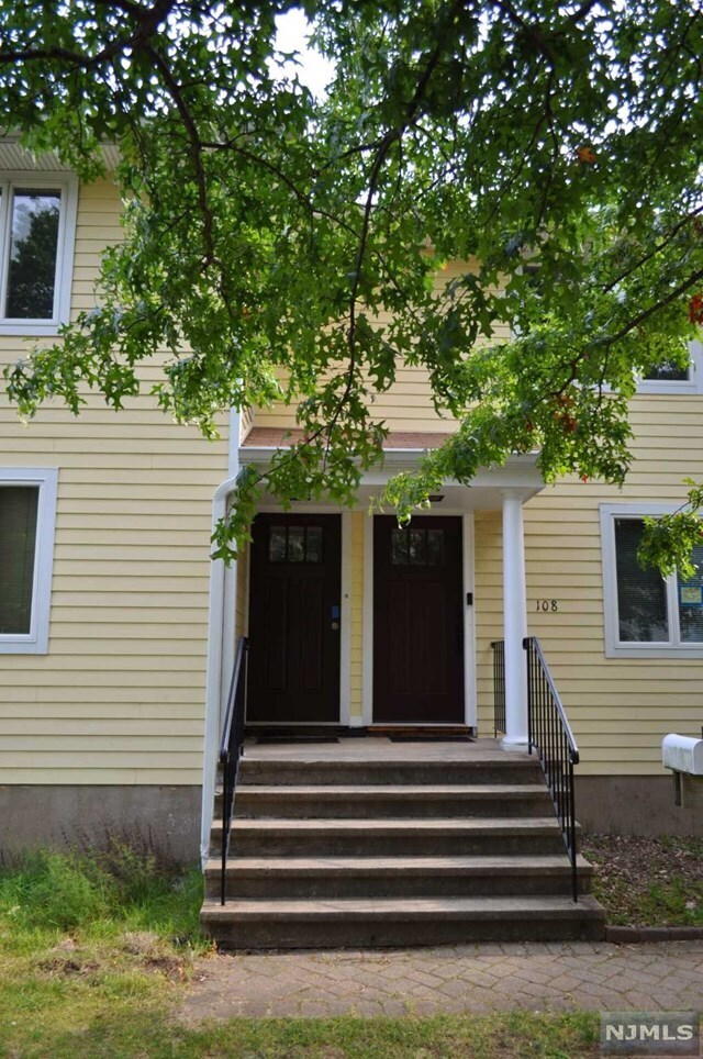 Building Photo - 108 Myrtle Ave
