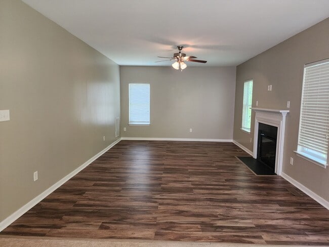 Building Photo - Beautiful Spacious Home in Huntington Place!